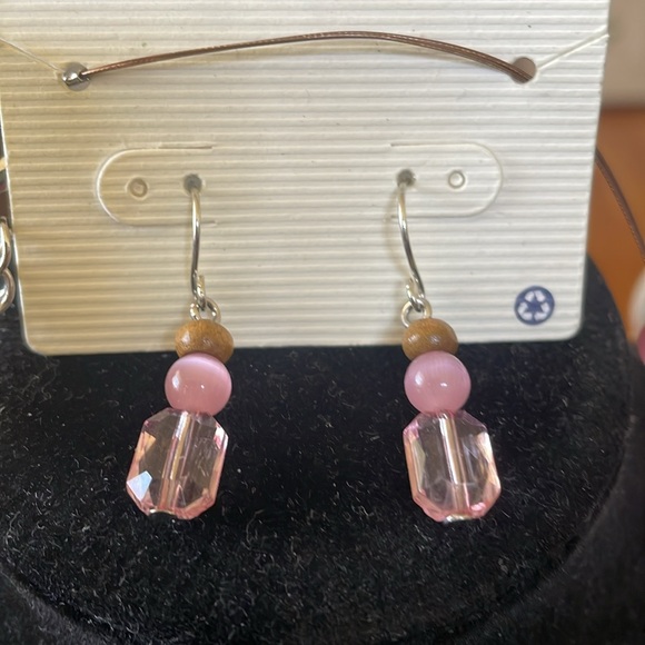 NWT~Bass Pink Crystal Hook Earrings W/Matching Adj Pink Beaded Wire Necklace - Picture 2 of 4